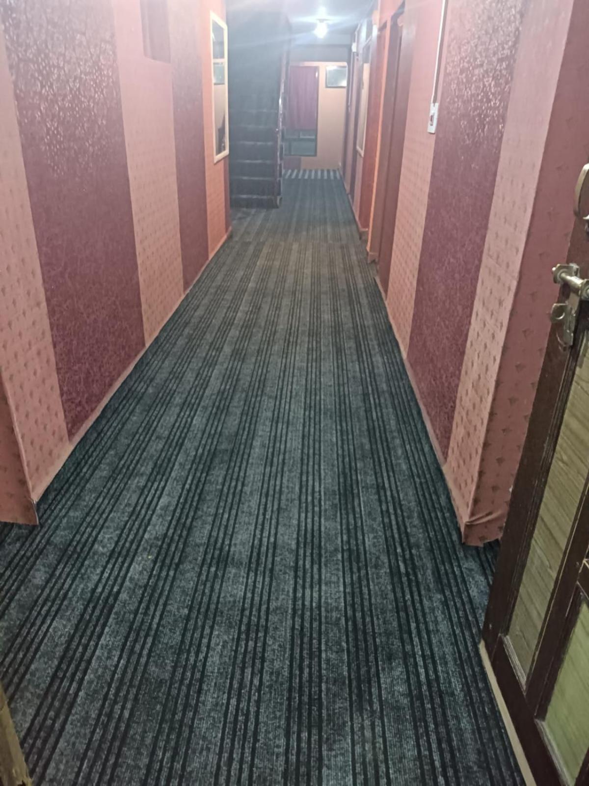 Hotel Regency Srīnagar Екстериор снимка